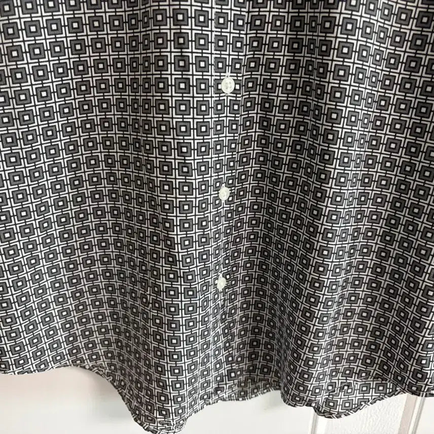 [BUNJANG] Uniqlo Vintage Rayon Patterned Blouse Shirt / (일본 수입 빈티지)유니클로 나시 블라우스 셔츠 패턴 레이온 S