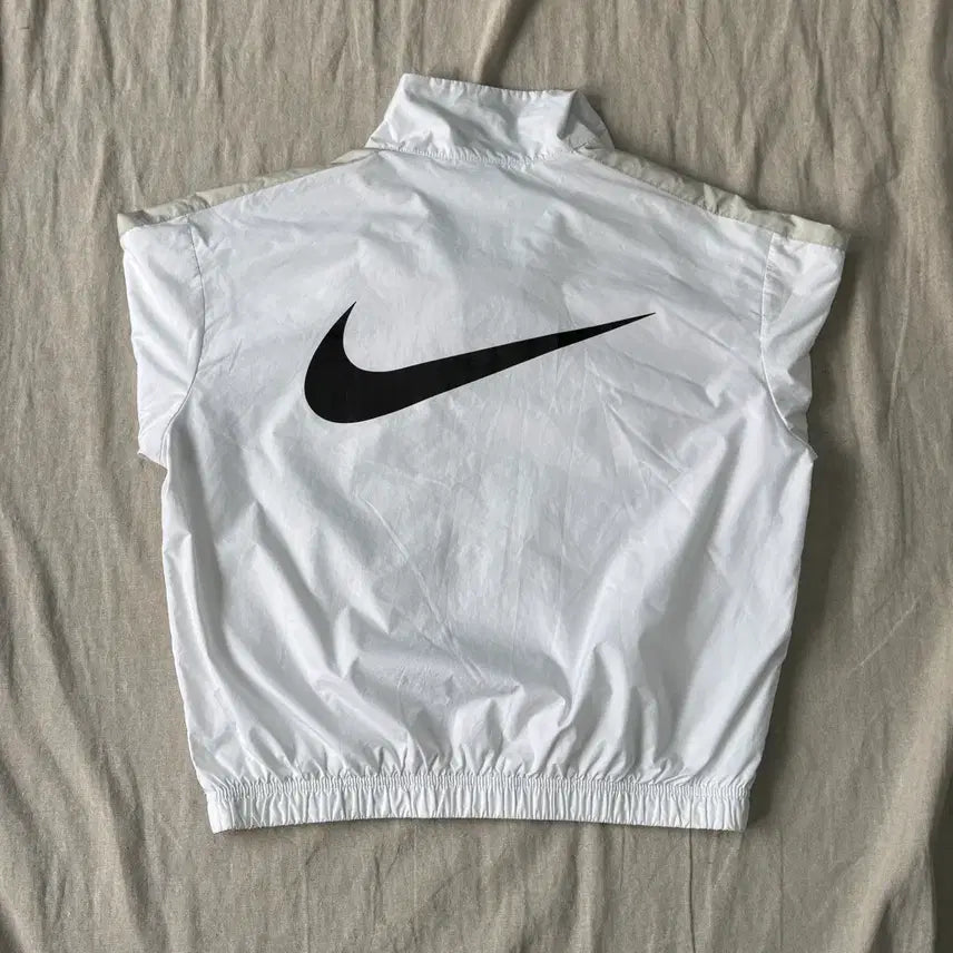 [SOLD OUT] 나이키 우먼 백로고 화이트 크롭 바람막이 XS