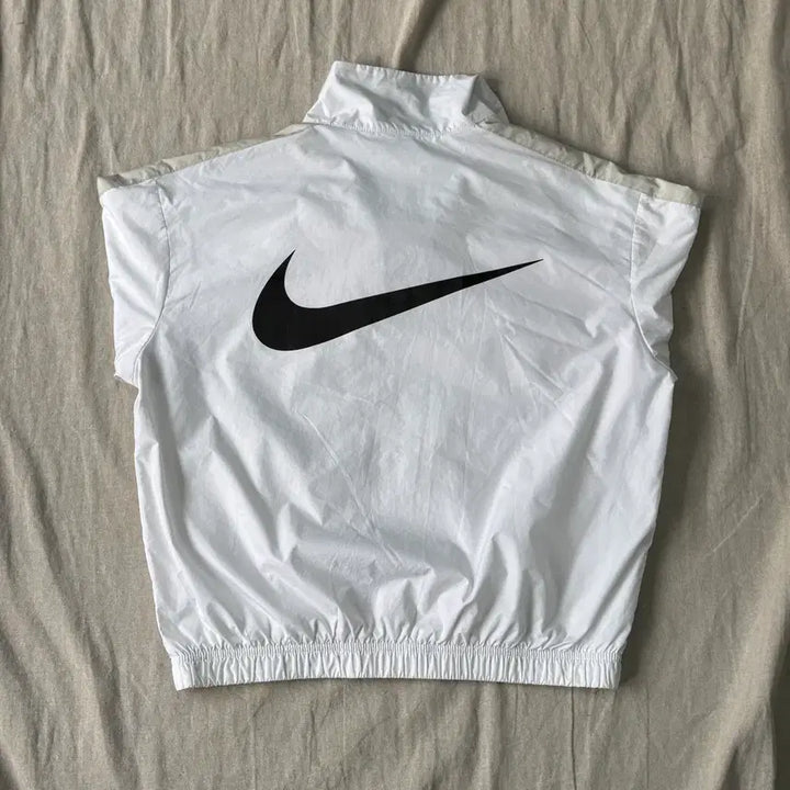 [SOLD OUT] 나이키 우먼 백로고 화이트 크롭 바람막이 XS