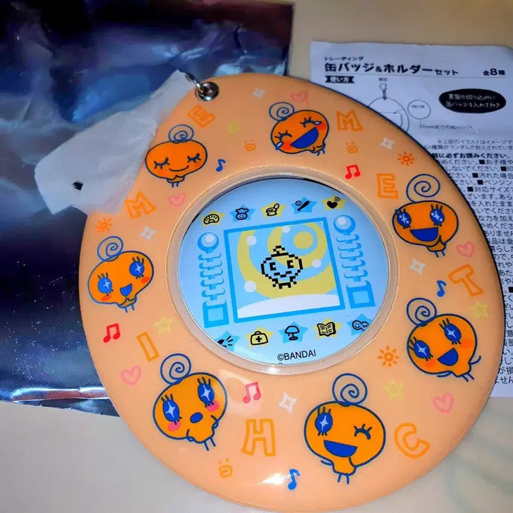 [BUNJANG] Bandai Tamagotchi Badge + Badge Holder / 반다이 다마고치 캔뱃지+캔뱃지 홀더