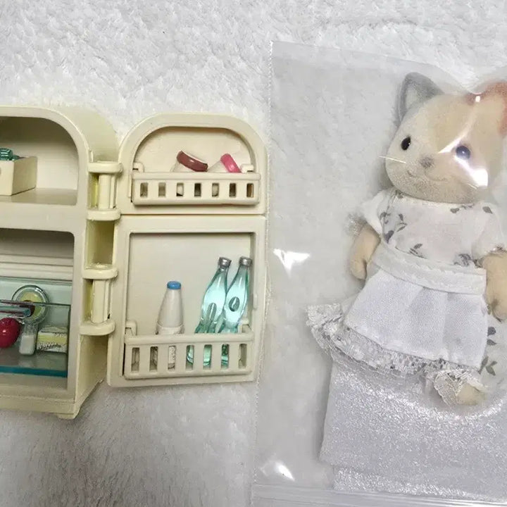 [SOLD OUT] 실바니안 구버전냉장고 + 삼색냥이
