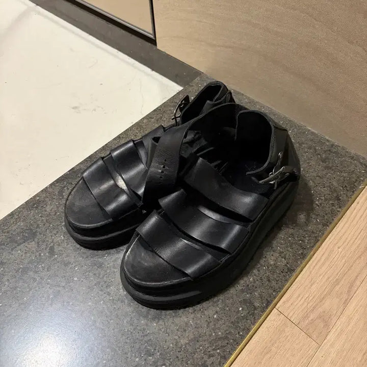 [BUNJANG] Dr. Martens Clarissa Sandals / 닥터마틴 클라리사