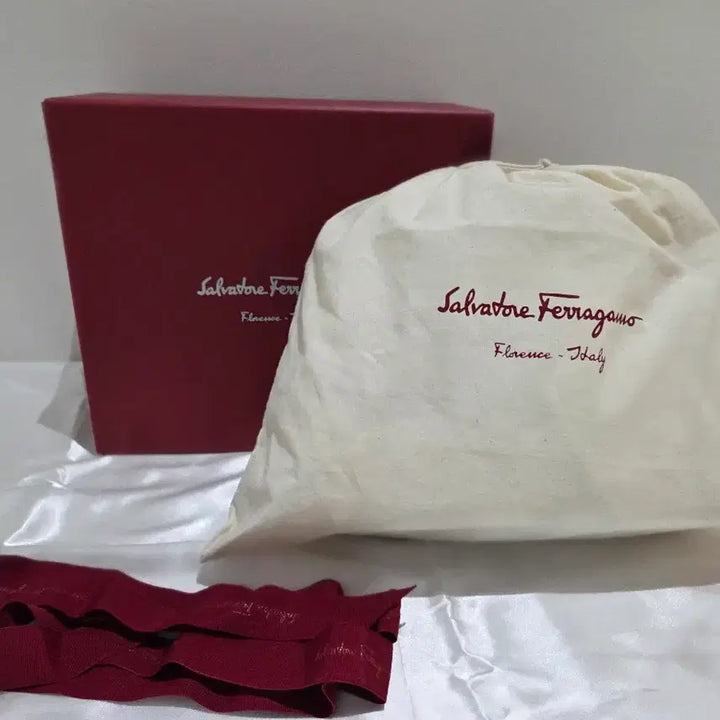 [BUNJANG] Ferragamo Vara Ribbon Chain Shoulder Bag / 페라가모 바라 리본 체인 숄더백 정품