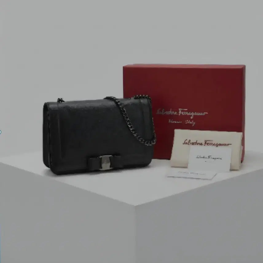 [BUNJANG] Ferragamo Vara Ribbon Chain Shoulder Bag / 페라가모 바라 리본 체인 숄더백 정품