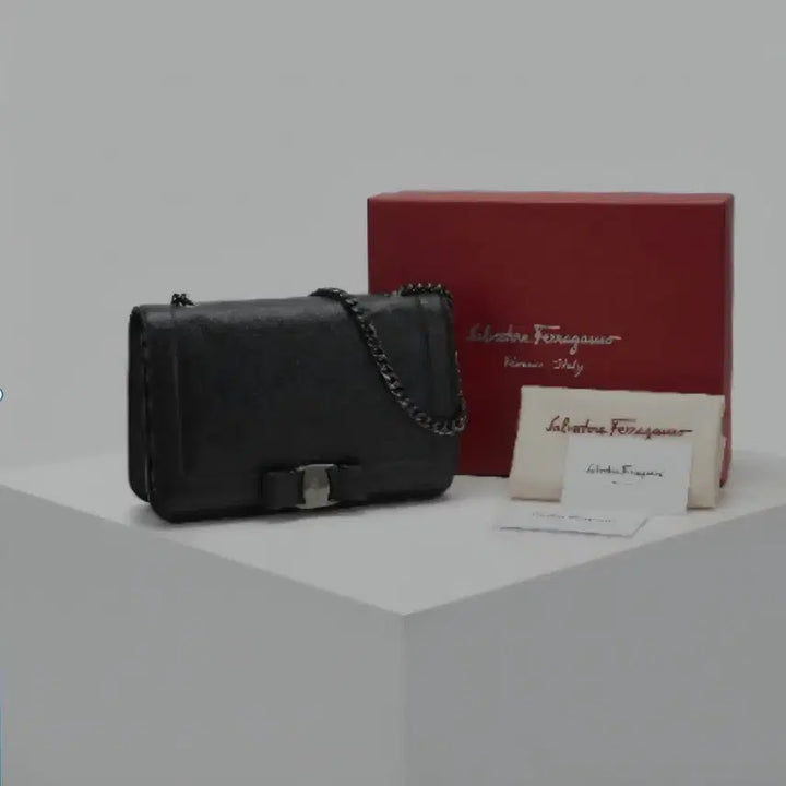 [BUNJANG] Ferragamo Vara Ribbon Chain Shoulder Bag / 페라가모 바라 리본 체인 숄더백 정품