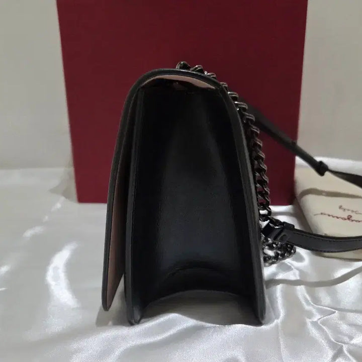 [BUNJANG] Ferragamo Vara Ribbon Chain Shoulder Bag / 페라가모 바라 리본 체인 숄더백 정품