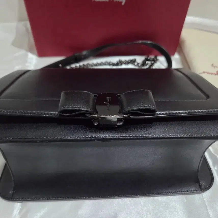 [BUNJANG] Ferragamo Vara Ribbon Chain Shoulder Bag / 페라가모 바라 리본 체인 숄더백 정품