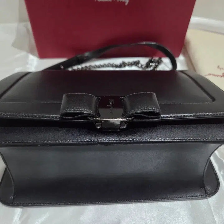 [BUNJANG] Ferragamo Vara Ribbon Chain Shoulder Bag / 페라가모 바라 리본 체인 숄더백 정품
