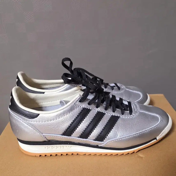 [BUNJANG] Adidas SL72 Silver Sneakers (235) / 아디다스 SL72 실버 JH6363 (235)