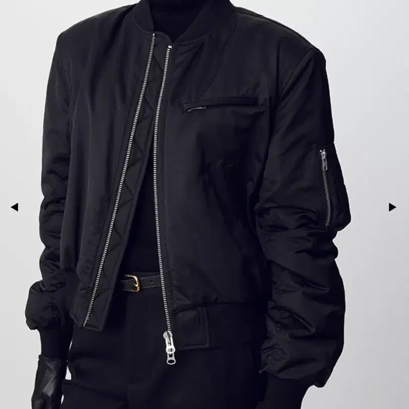[BUNJANG] Toniqweq Recycled Crop Padded Bomber Jacket / 토니웩 리사이클 크롭 패디드 봄버