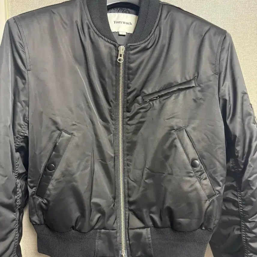 [BUNJANG] Toniqweq Recycled Crop Padded Bomber Jacket / 토니웩 리사이클 크롭 패디드 봄버