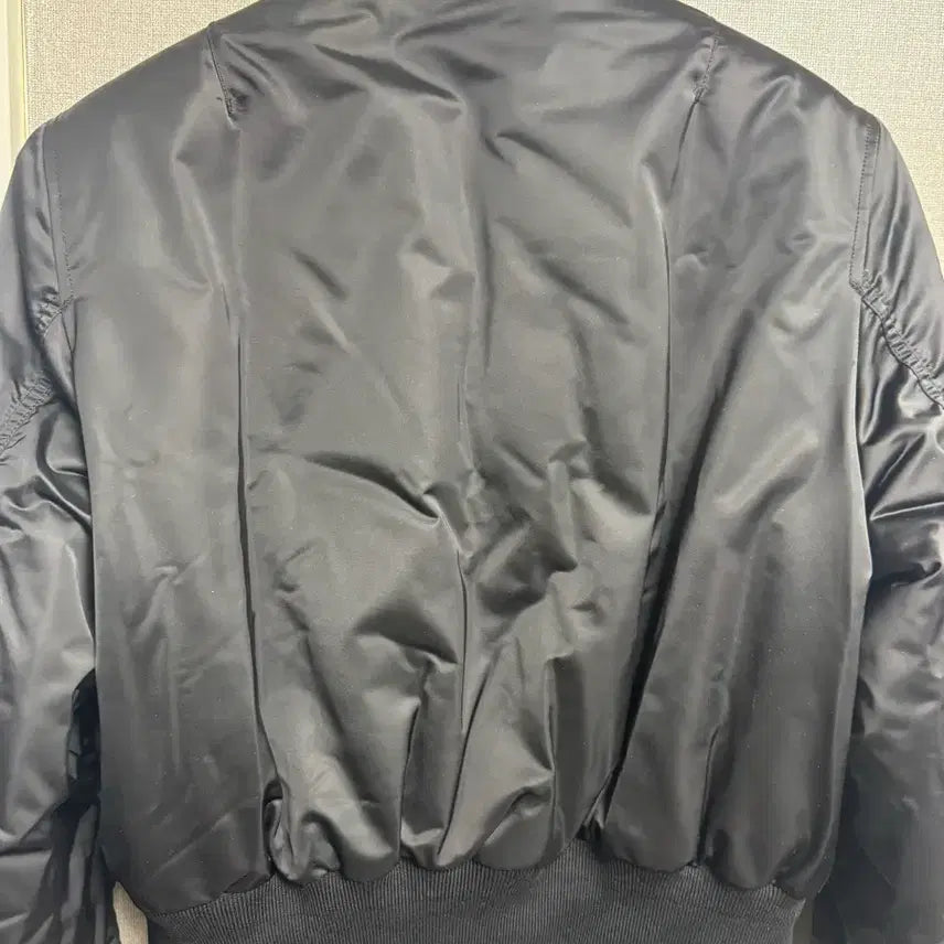 [BUNJANG] Toniqweq Recycled Crop Padded Bomber Jacket / 토니웩 리사이클 크롭 패디드 봄버