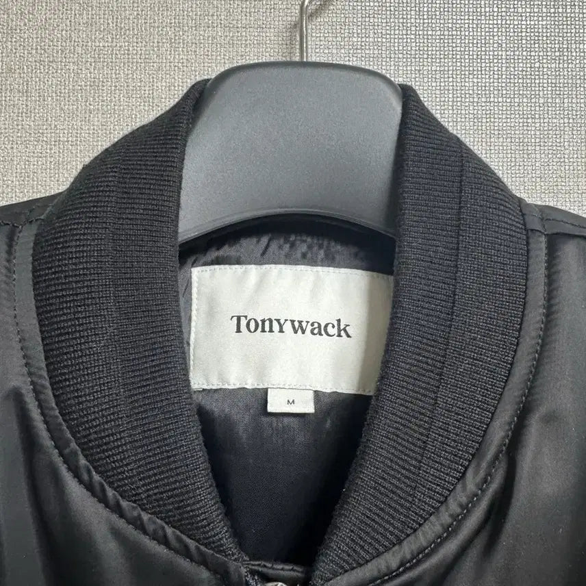 [BUNJANG] Toniqweq Recycled Crop Padded Bomber Jacket / 토니웩 리사이클 크롭 패디드 봄버