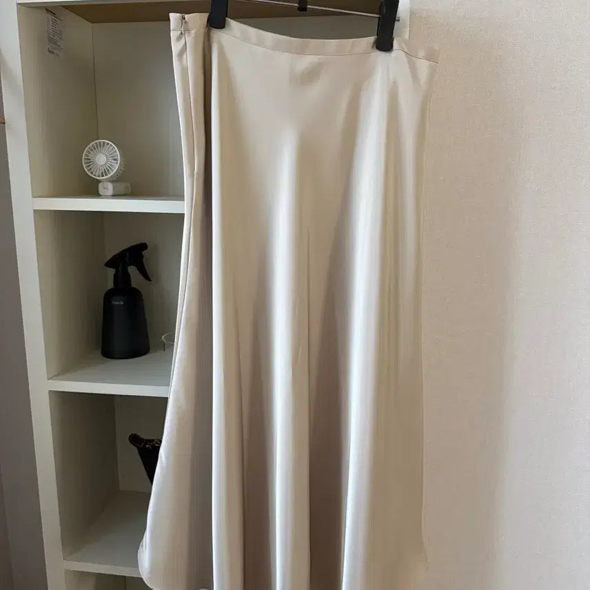 [BUNJANG] Mango Many Please Shell Satin Skirt / (새상품) 망고매니플리즈 SHELL SATIN SKIRT 크림베이지/블랙