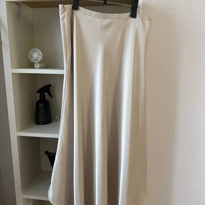 [BUNJANG] Mango Many Please Shell Satin Skirt / (새상품) 망고매니플리즈 SHELL SATIN SKIRT 크림베이지/블랙