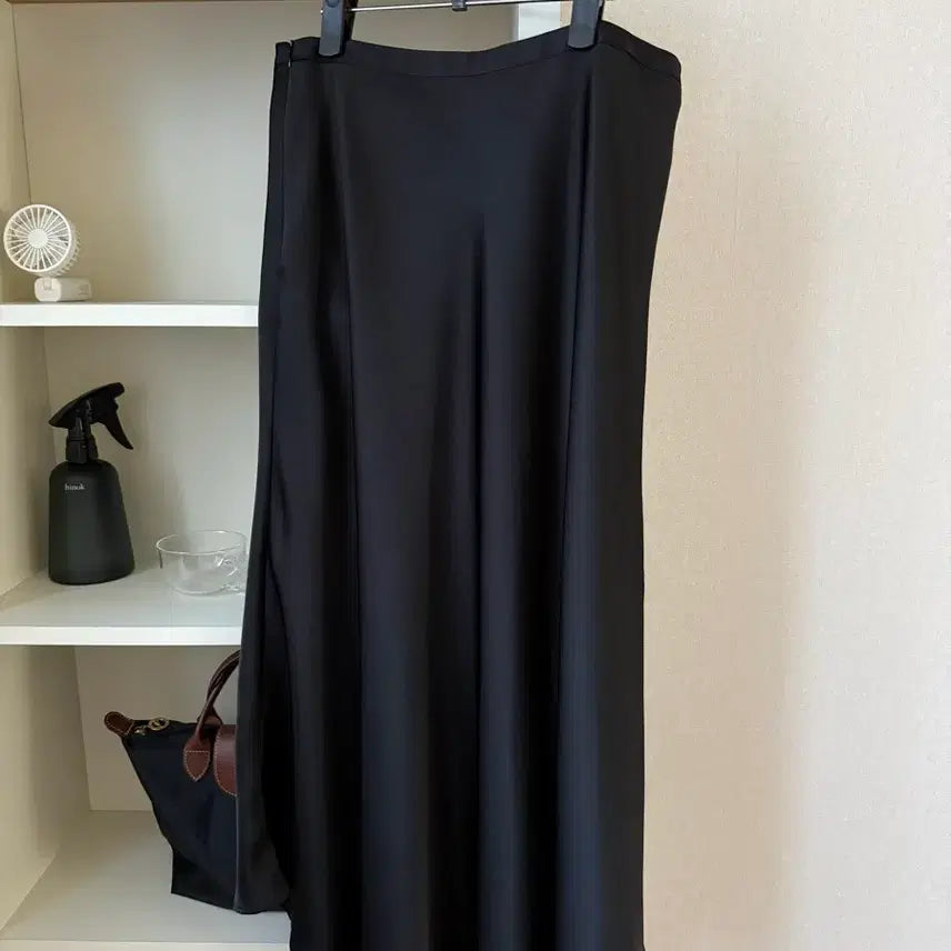[BUNJANG] Mango Many Please Shell Satin Skirt / (새상품) 망고매니플리즈 SHELL SATIN SKIRT 크림베이지/블랙