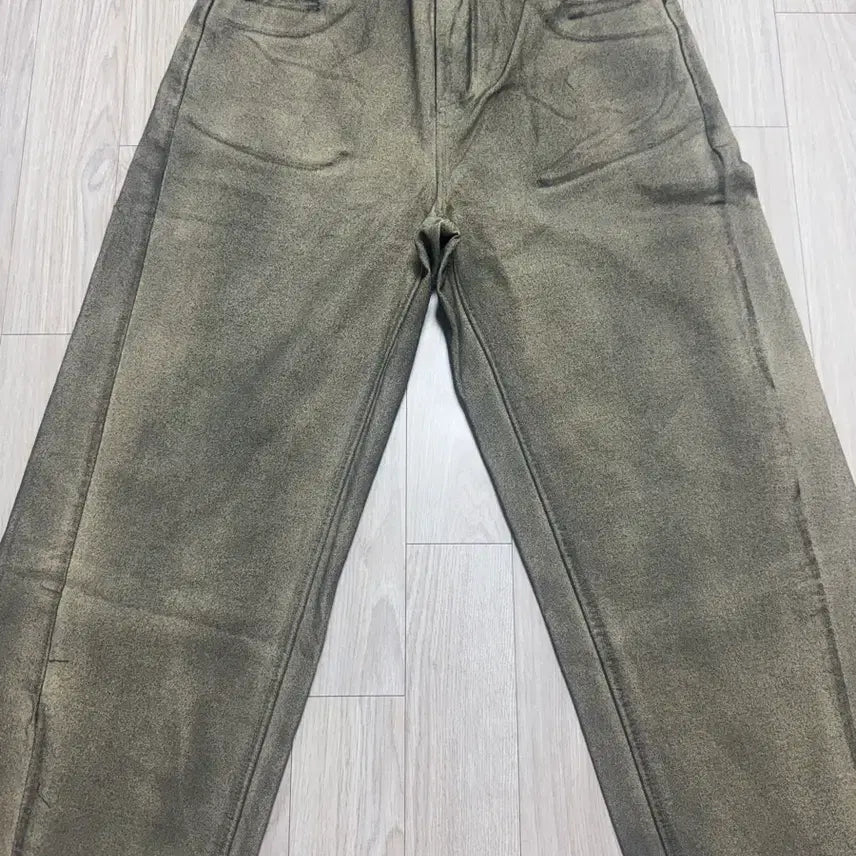 [BUNJANG] LeeYe Wide Washed Coated Denim Pants (Beige) / 이예 와이드 워싱 코팅 데님팬츠(베이지M)