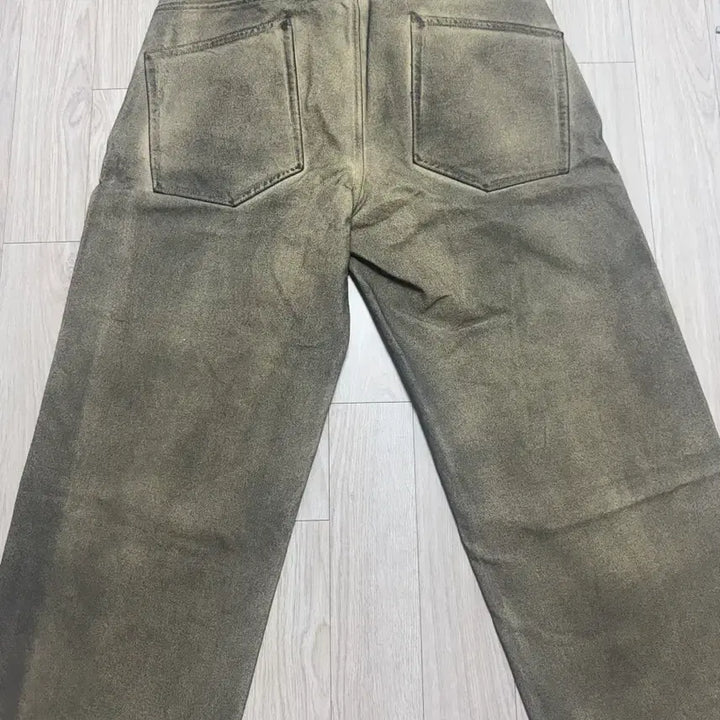 [BUNJANG] LeeYe Wide Washed Coated Denim Pants (Beige) / 이예 와이드 워싱 코팅 데님팬츠(베이지M)