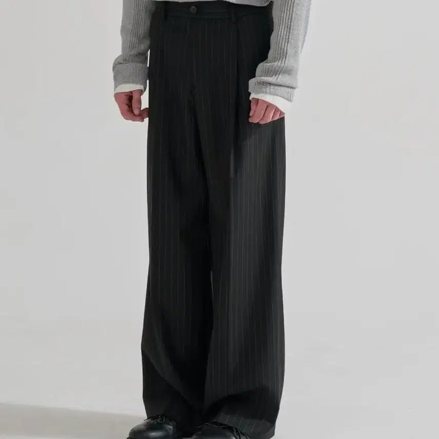 [BUNJANG] JUNN Pin Stripe Wide Trousers / JUNN 핀 스트라이프 와이드 트라우저 블랙