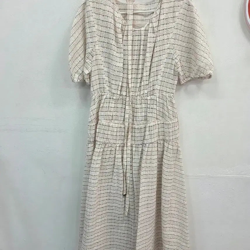 [BUNJANG] ON&amp;ON Beige Volume Dress / S 2024 온앤온 ON&amp;ON 베이지 볼륨드레스