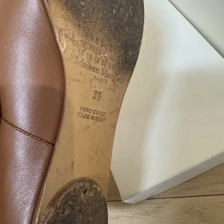 [BUNJANG] Maison Margiela Tabi Flat Camel 35 / 메종 마르지엘라 타비 플랫 카멜 35