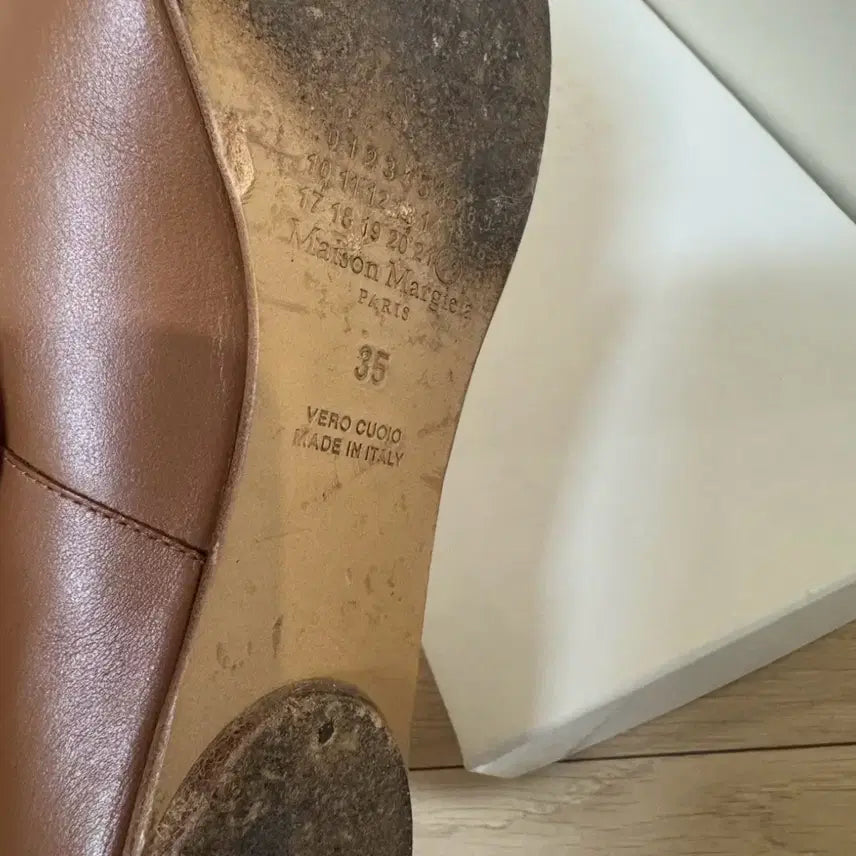[BUNJANG] Maison Margiela Tabi Flat Camel 35 / 메종 마르지엘라 타비 플랫 카멜 35