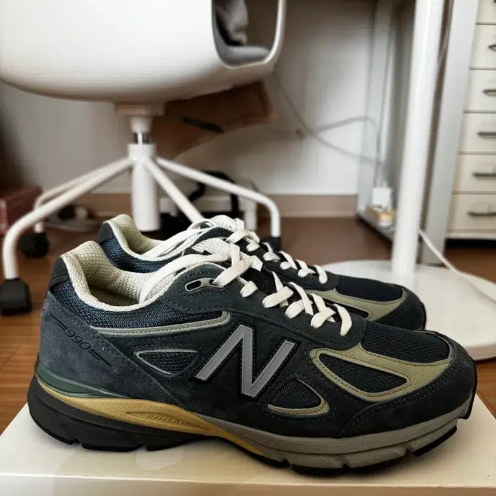 [BUNJANG] New Balance x Auralee 990v4 USA Sneakers / 뉴발란스 오라리 990v4 메이드 인 USA 280