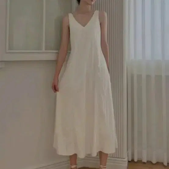 [BUNJANG] Naeyeon Artide V-Neck Long Dress / 이나연 아티드 브이넥 롱 원피스