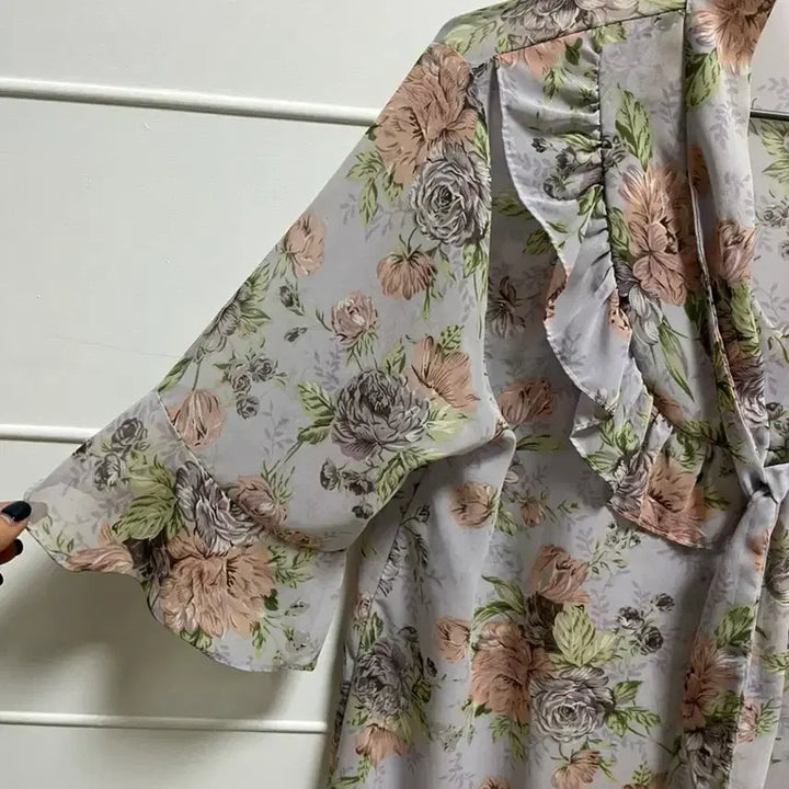 [BUNJANG] Attrangs Floral Pattern Ribbon Chiffon Blouse / 아뜨랑스 플라워패턴 리본 블라우스 쉬폰