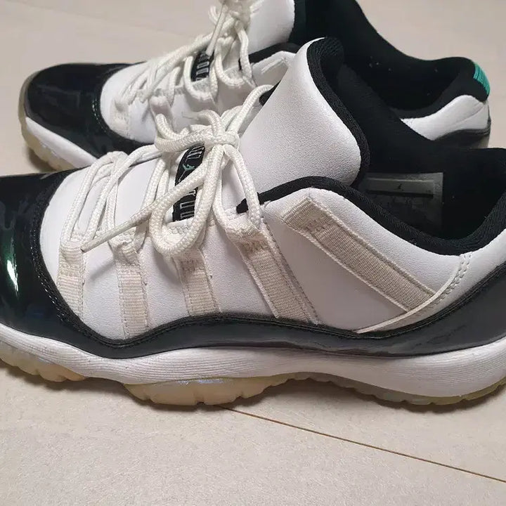[BUNJANG] Nike Jordan 11 Easter GS 250mm Sneakers / 조던 11 이스터 GS 250mm