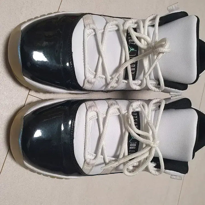 [BUNJANG] Nike Jordan 11 Easter GS 250mm Sneakers / 조던 11 이스터 GS 250mm