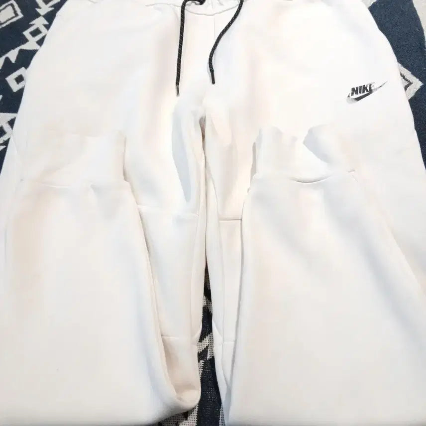 [BUNJANG] Nike Tech Pack Tech Fleece Jogger Pants / 나이키 화이트 블랙 라이닝 로고프린팅 테크팩 테크플리스 밴딩 조거팬츠 스