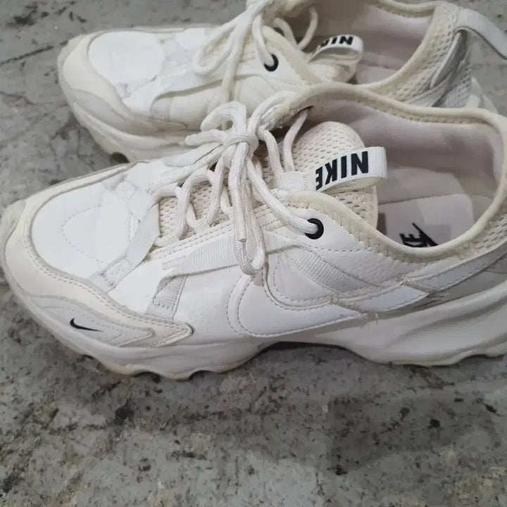[BUNJANG] KI TC790 Summit White Sneakers 240 / 키TC790 써밋 화이트   운동화  240