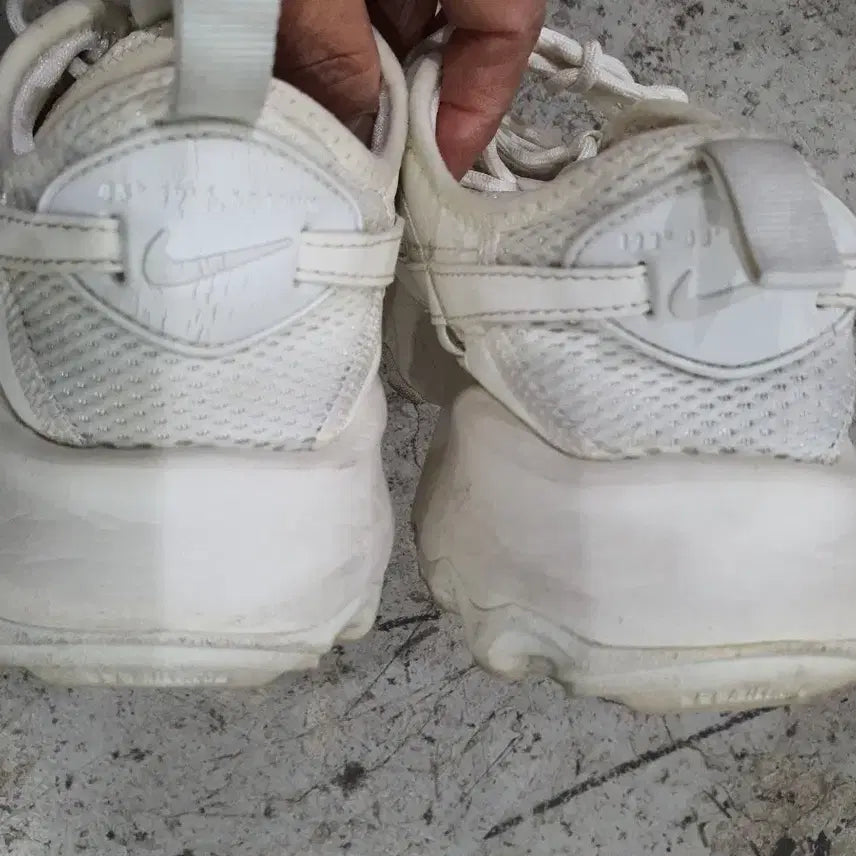 [BUNJANG] KI TC790 Summit White Sneakers 240 / 키TC790 써밋 화이트   운동화  240