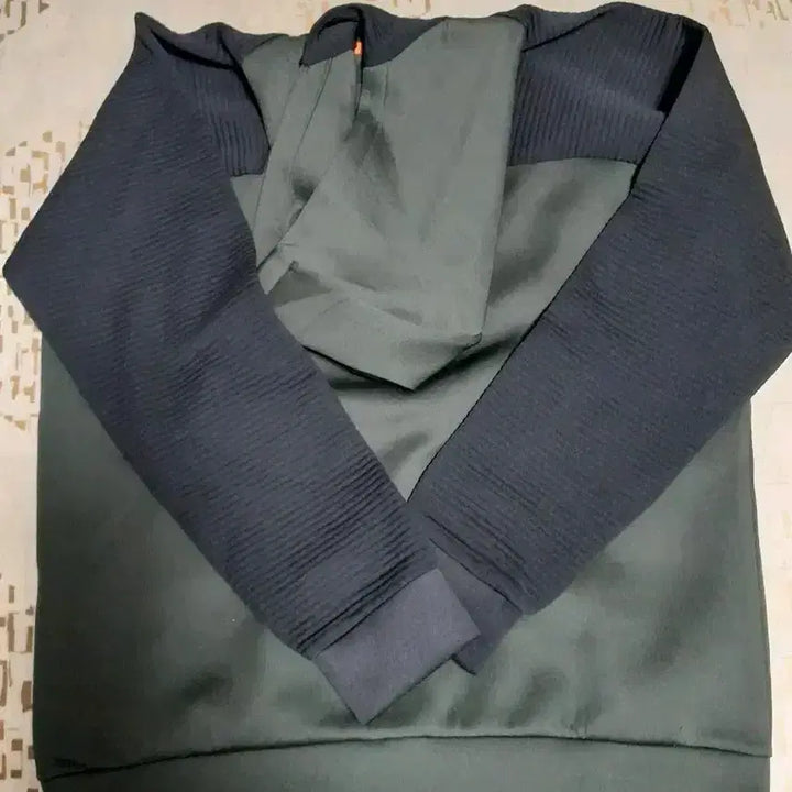 [SOLD OUT] [상태최상] 다이나핏 후드 상의  100