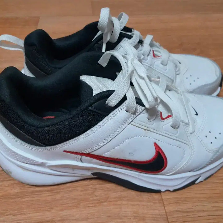[BUNJANG] Nike White Sneakers 245 / 나이키 흰색 운동화 245