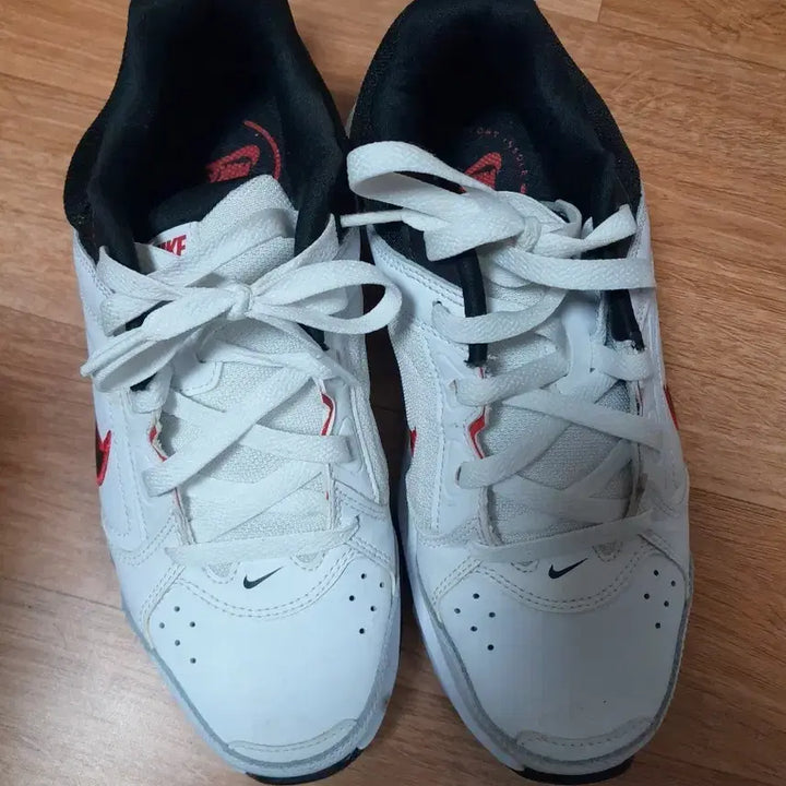 [BUNJANG] Nike White Sneakers 245 / 나이키 흰색 운동화 245