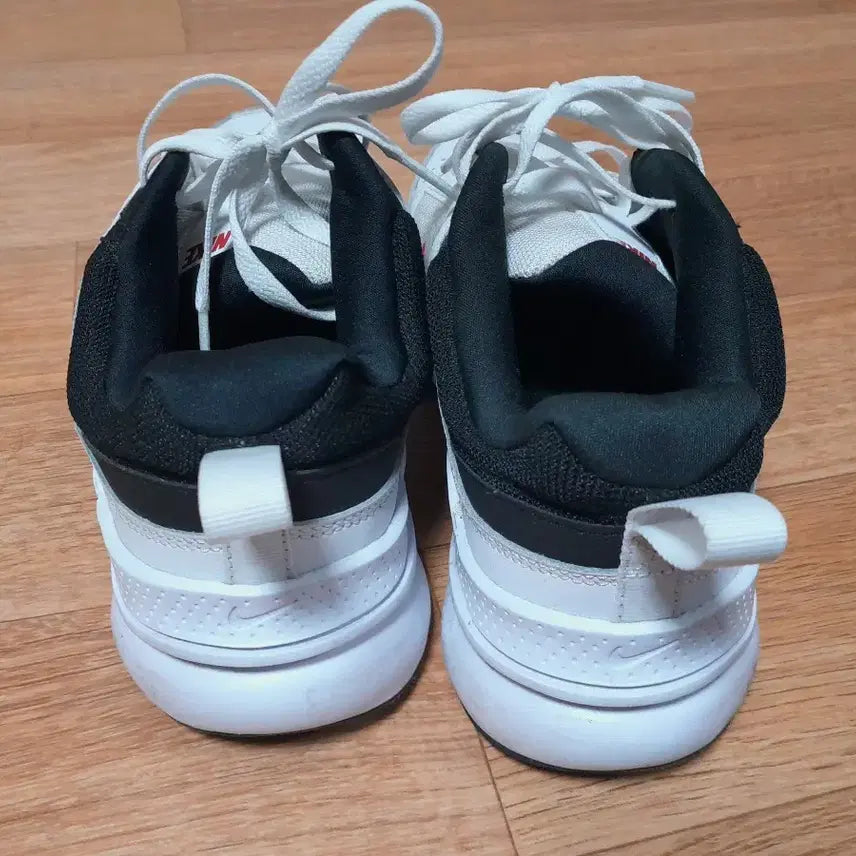 [BUNJANG] Nike White Sneakers 245 / 나이키 흰색 운동화 245