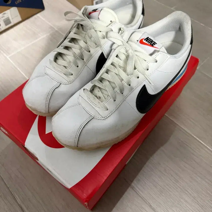 [SOLD OUT] 나이키 코르테즈 화이트 앤 블랙 280