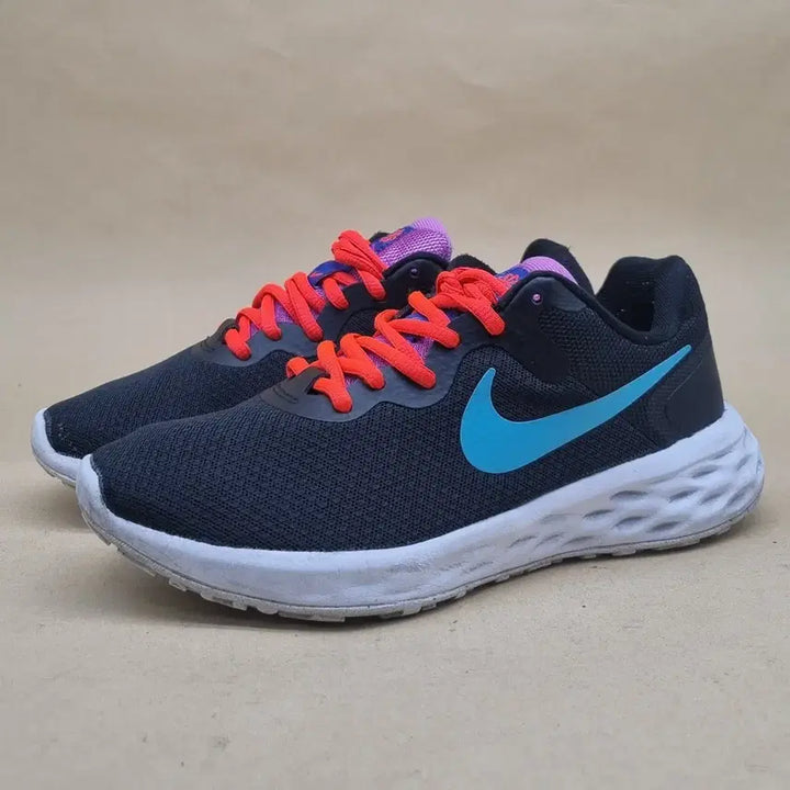 [BUNJANG] Nike Revolution 6 Sneakers 240 / 나이키 레볼루션 6 운동화 240