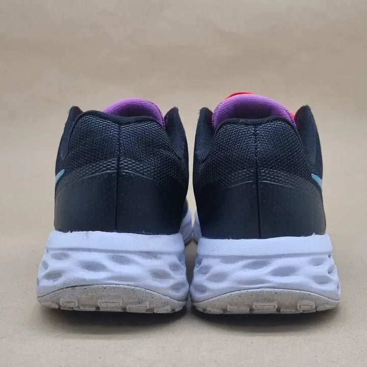 [BUNJANG] Nike Revolution 6 Sneakers 240 / 나이키 레볼루션 6 운동화 240