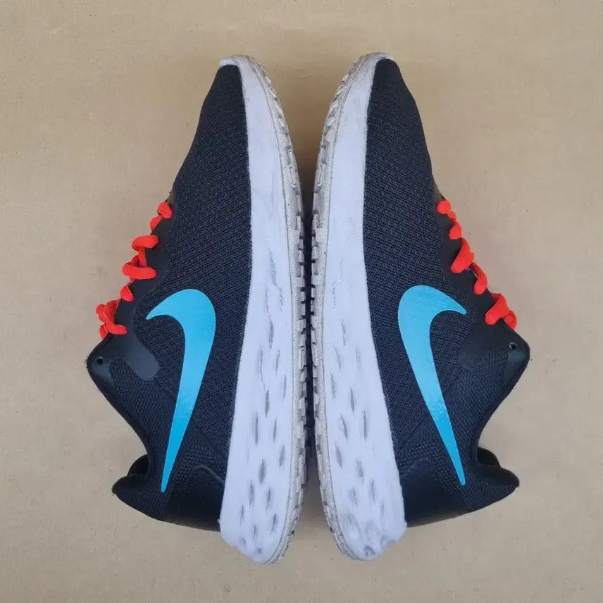 [BUNJANG] Nike Revolution 6 Sneakers 240 / 나이키 레볼루션 6 운동화 240