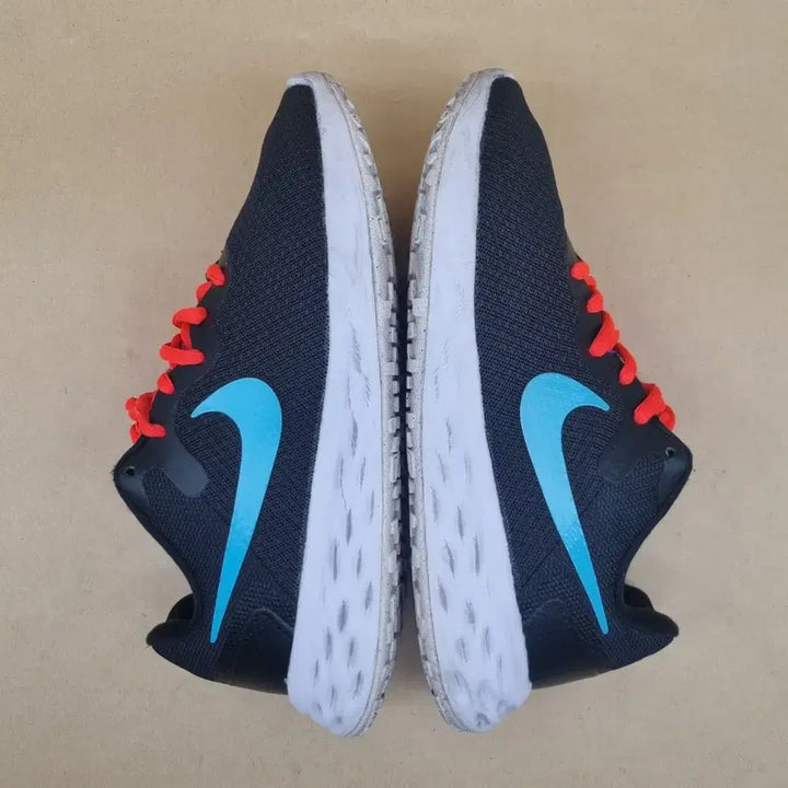[BUNJANG] Nike Revolution 6 Sneakers 240 / 나이키 레볼루션 6 운동화 240