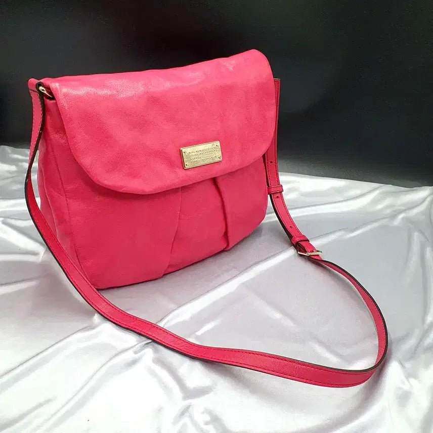 [BUNJANG] Marc by Marc Jacobs Leather Crossbody Bag / 마크바이마크제이콥스 핫핑크 가죽 숄더백 크로스백 중고 가방 은피아노