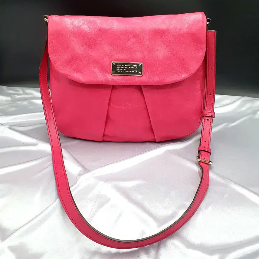 [BUNJANG] Marc by Marc Jacobs Leather Crossbody Bag / 마크바이마크제이콥스 핫핑크 가죽 숄더백 크로스백 중고 가방 은피아노