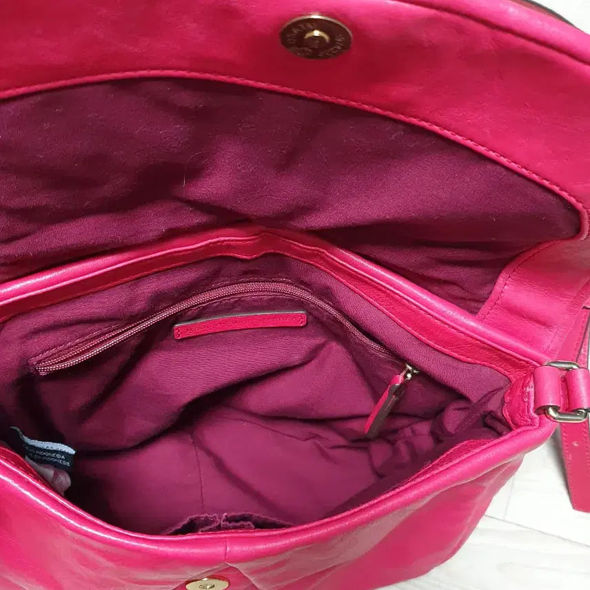 [BUNJANG] Marc by Marc Jacobs Leather Crossbody Bag / 마크바이마크제이콥스 핫핑크 가죽 숄더백 크로스백 중고 가방 은피아노