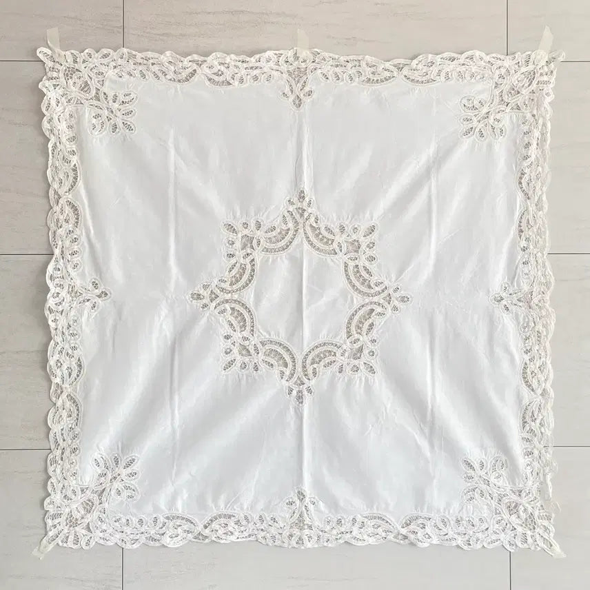 [BUNJANG] Vintage Battenburg Lace Tablecloth / 빈티지 베튼레이스 테이블보 105x103
