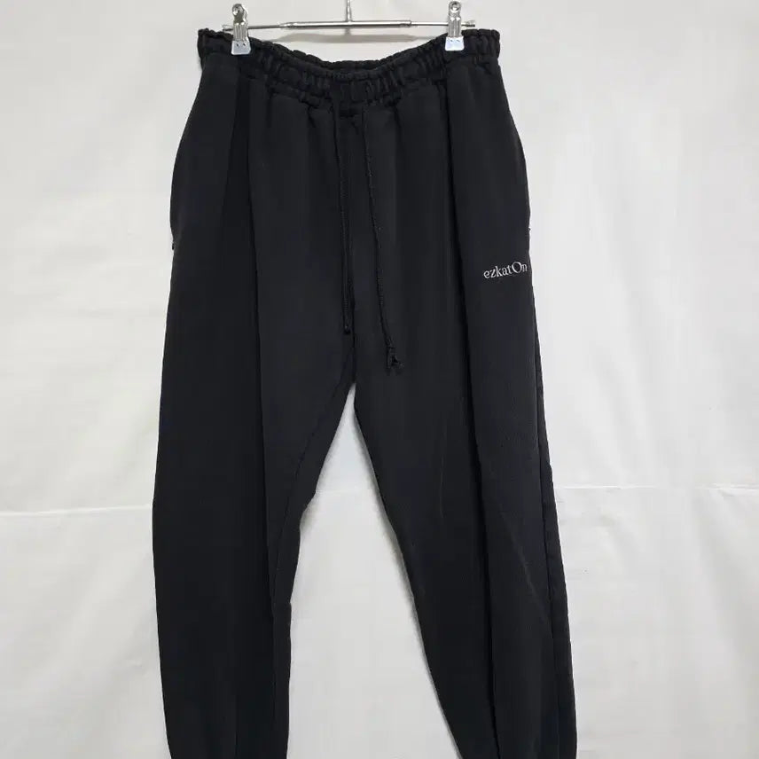 [BUNJANG] Azkathone Black Jogger Pants Men&