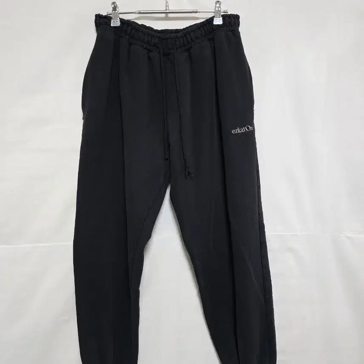 [BUNJANG] Azkathone Black Jogger Pants Men&