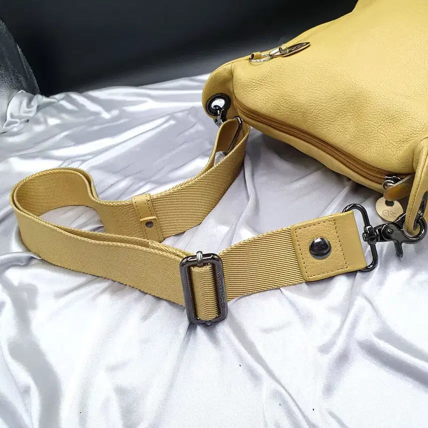 [SOLD OUT] 만다리나덕 가죽 화사한 숄더백 크로스백 중고 정품 가방 은피아노